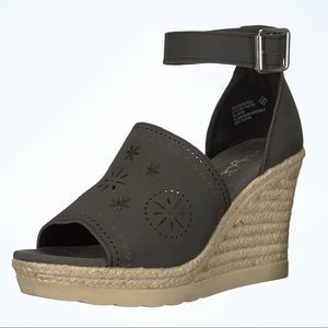 Sugar Heated Peep Toe Espadrille Wedge Black